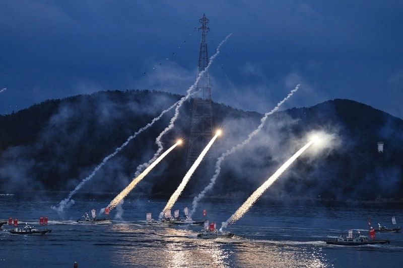 통영한산대첩축제 한산대첩 재현행사 모습. 2025.8.8. 통영문화재단 제공