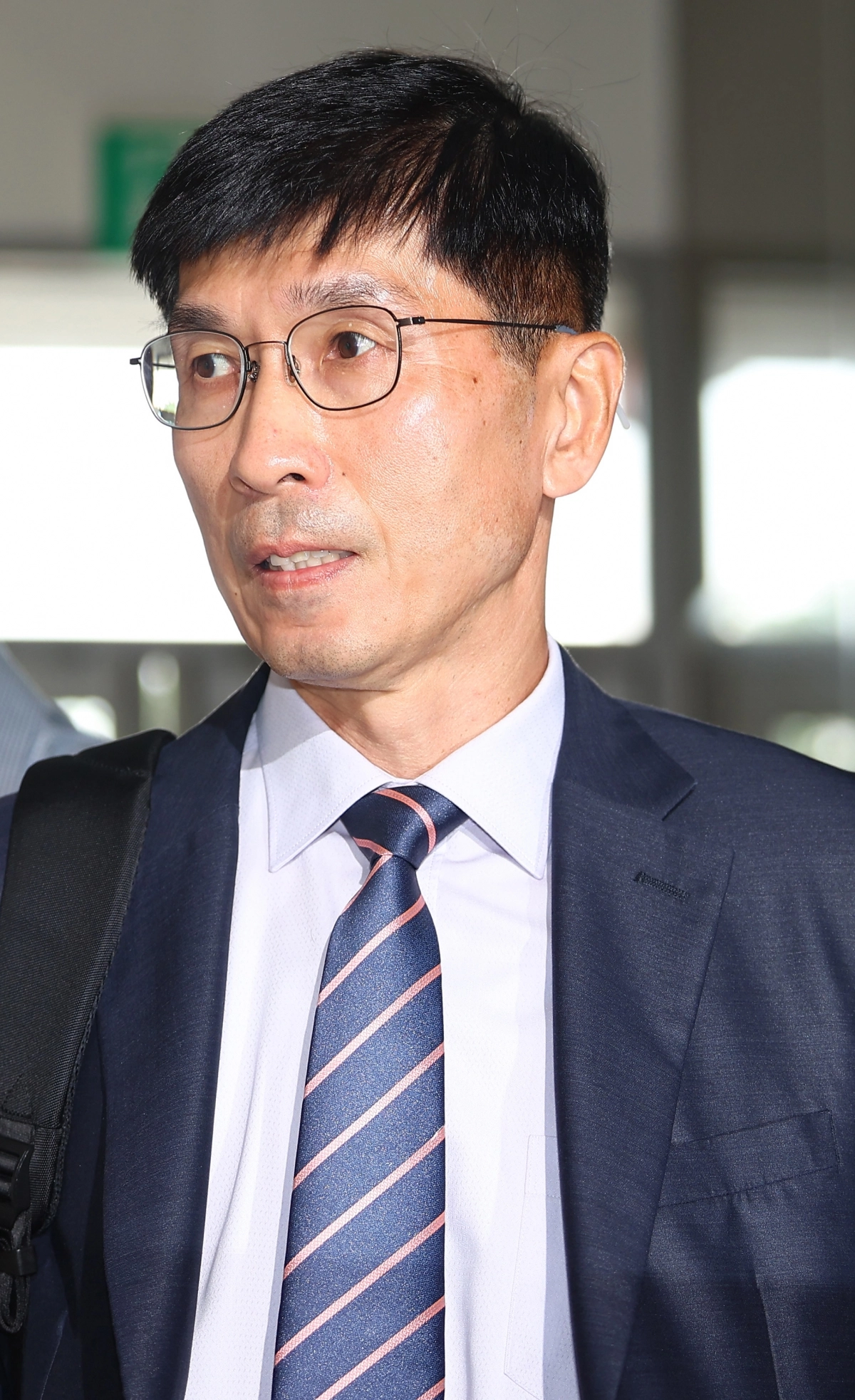 임기훈 전 국방비서관이 8일 서울 서초구 순직해병특검팀에 참고인 신분으로 조사를 받기 위해 출석하고 있다. 연합뉴스