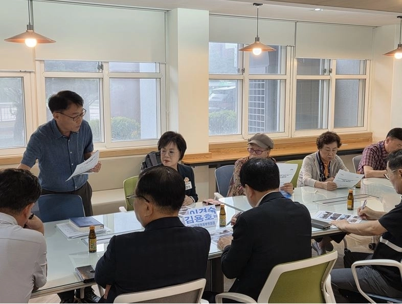 지난 6일 서울외국어고등학교 회의실에서 열린 ‘녹천지하차도 소음 해소 현장설명회’에 참석한 이경숙 의원