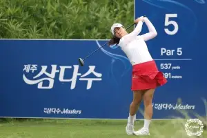 대회 2연패 도전 윤이나, 8언더파로 단독 선두 도약…고지원, 노승희 공동 2위