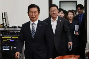 더불어민주당은 어떻게 민주화 이후 최강 정당이 됐나[윤태곤의 판]