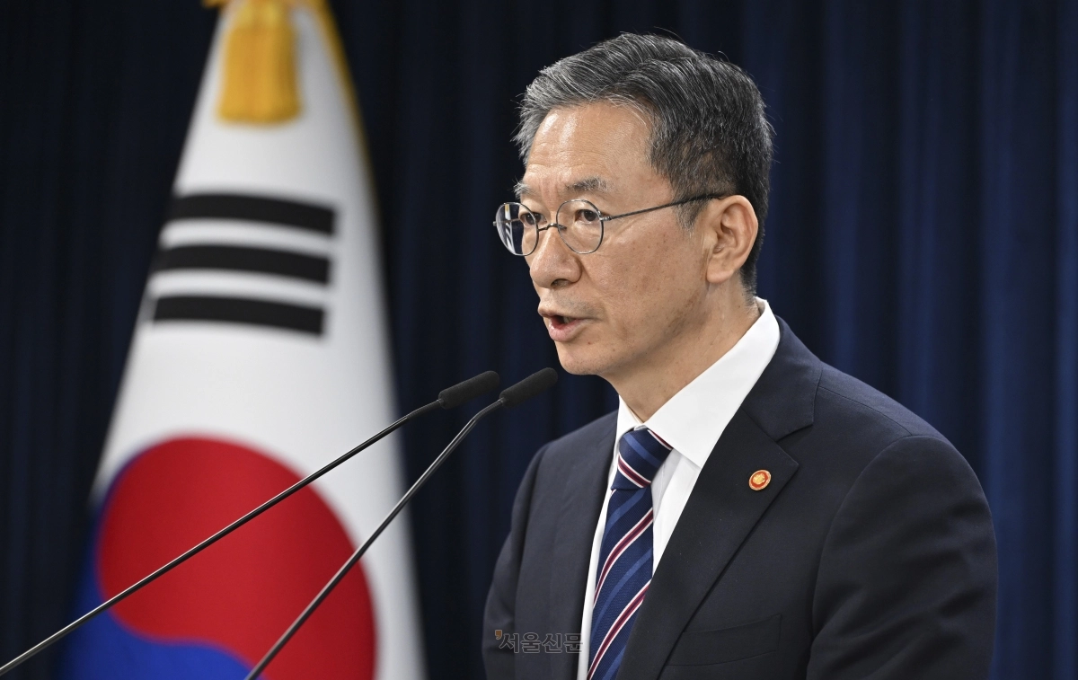 정성호 법무부 장관이 11일 서울 종로구 정부서울청사에서 8.15 광복절 특별 사면 명단을 발표하고 있다. 2025.8.11 이지훈 기자