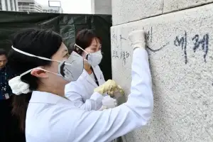 “트럼프 대통령”… 경복궁 또 ‘낙서 테러’