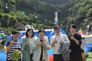 이영실 서울시의원, 여름 명소 용마폭포공원 물놀이장 현장 점검