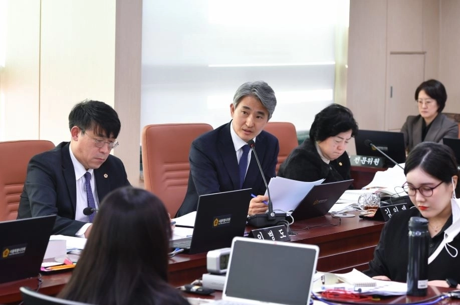 질의중인 김인제 부의장