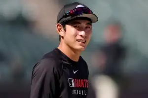 다르빗슈 만난 이정후, 빗맞은 내야 안타로 체면치레…삼진 포함 3타수 1안타, 팀은 패배