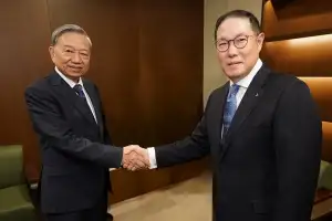 연세대에 또 럼 서기장 명예박사 추천한 조현상 부회장