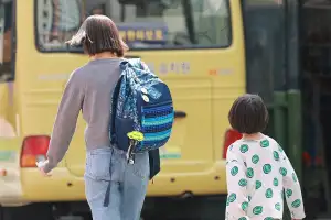 교사 1명당 아동 13명 넘는 3세반, 보조인력 배치한다