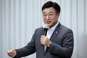 윤호중 행안장관 “검찰식 통제 안돼…경찰국 이달 중 폐지”