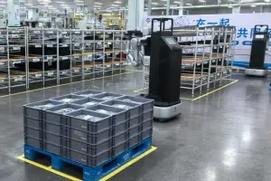 中 휴머노이드 로봇 100대 ‘동시 취업’… 대규모 상용화 첫발