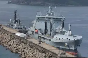 [포토] 영국 해군 호위함·군수지원함 부산 입항