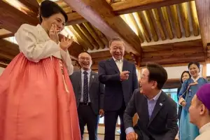[포토] ‘공연관람 후 대화’ 이재명 대통령·또 럼 서기장