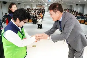 종로구 ‘하동보드미’ 폭염 취약 40가구 에어컨 설치