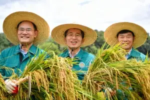 “광복쌀 나왔다”…14일 경북 영주서 광복쌀 첫 벼베기 행사 가져