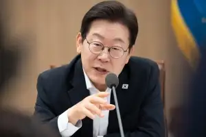 李 지지율 59% ‘취임 후 최저’… 조국·윤미향 사면 여파 [한국갤럽]