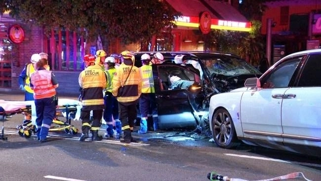 중국계 여성 양란란(23)은 7월 26일(현지시간) 새벽 호주 시드니에서 음주 상태로 최고급 롤스로이스 차량을 몰다 차선을 넘어 마주 오던 메르세데스-벤츠 차량과 정면충돌했다. 이 사고로 벤츠 차량 운전자가 크게 다쳤다. 2025.8.15 호주 뉴스9 화면