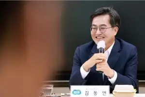 김동연 ‘달달(달려간 곳마다 달라집니다) 투어’···구석구석 민생경제 현장 방문