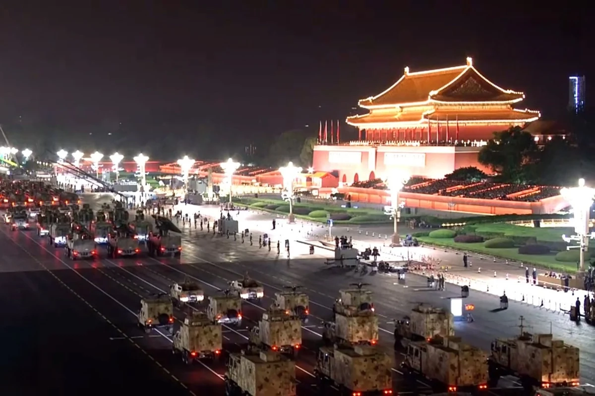 4만명 참가 중국 사상 최대 열병식…20m 수중드론 첫선