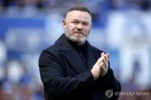 웨인 루니 “인종차별 행위, 구단 승점 삭감·재정적 처벌해야”