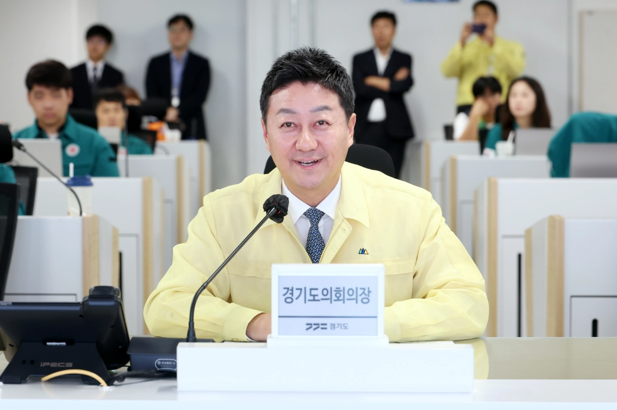 김진경 의장이 19일 경기도 전시종합상황실을 방문해 을지연습에 참여한 공직자들을 격려하며 인사말을 전하고 있다. (사진=경기도의회)