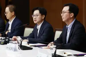 “감축량·시한 정해져 논의 본격화 기대…고용 앞세워 구조조정 실효성 낮을 것”