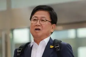 교육감 시절 페북에 딸 책 홍보… 최교진 “꼭 구입해서 읽기 추천”