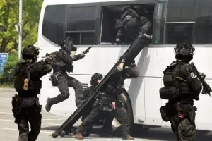 [포토] 구출 작전 펼치는 경찰특공대