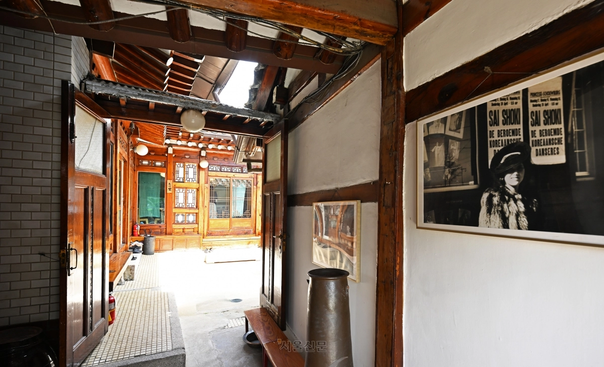 무용가 최승희 집. 현재는 한식당이다.