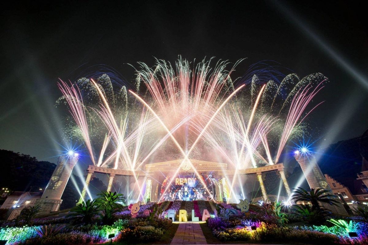 에버랜드 멀티미디어 불꽃쇼 ‘주크박스 렛츠 댄스’. 에버랜드 제공
