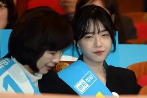“31세에 교수, 채용 과정 공정한가” 유승민 딸 첫 강의 날 대자보에 ‘술렁’
