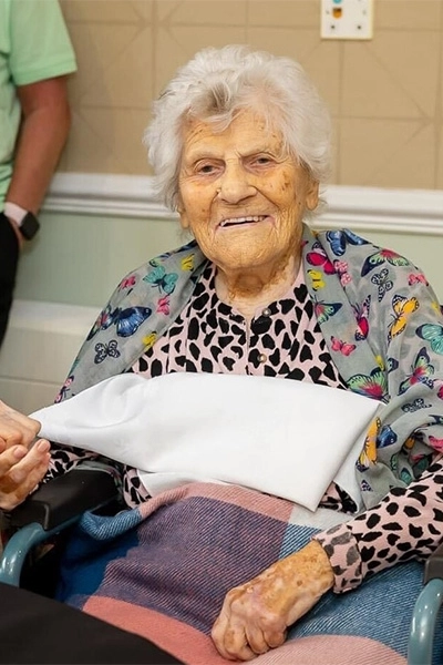 ‘세계 최고령’으로 기네스북에 등재된 영국의 에델 캐터햄 할머니. 자료 : 기네스 월드 레코즈