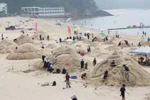 “모래조각으로 힐링하세요” 태안 모래 축제 눈길