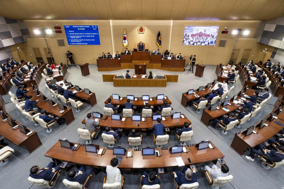 사진은 지난 6월 10일 열린 제356회 제1차 정례회 제1차 본회의 모습. 경북도의회 제공