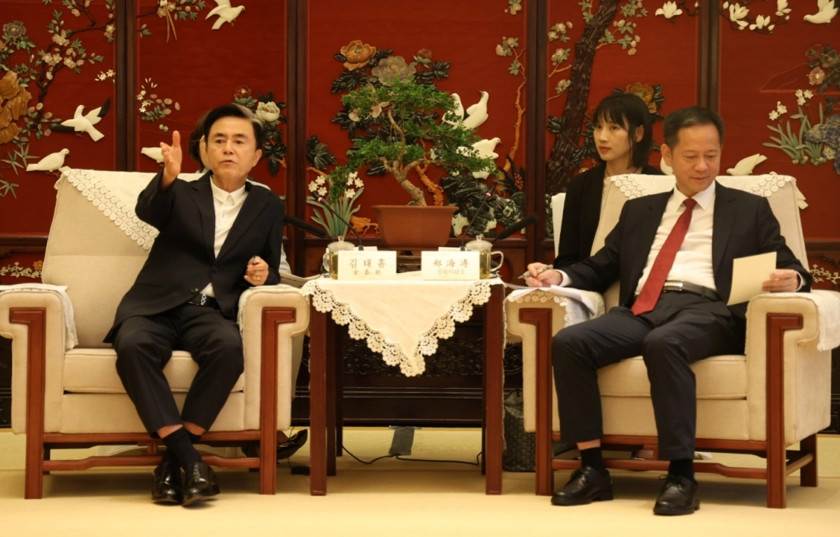 김태흠 충남지사가 중국 정하이타오 양저우 시장 등과 간담회를 진행하고 있다. 도 제공