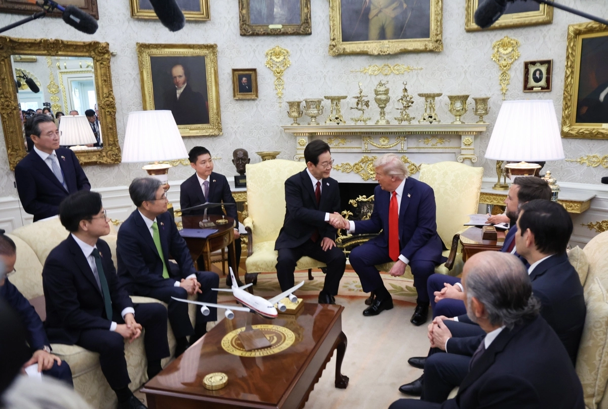 악수하는 한·미 정상