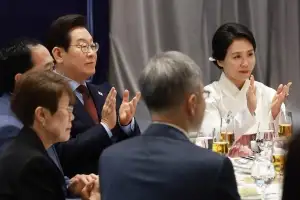 美 복지기관 방문한 김혜경 여사 “한국서도 치매 환자들과 가족의 고통 심각”