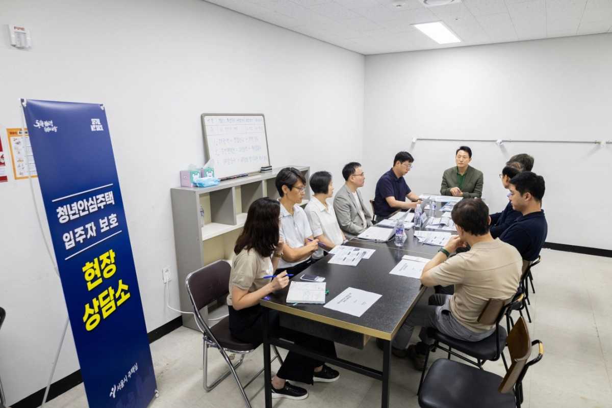 ‘잠실 청년주택 임차인 보호 현장상담소’ 방문한 오세훈 서울시장