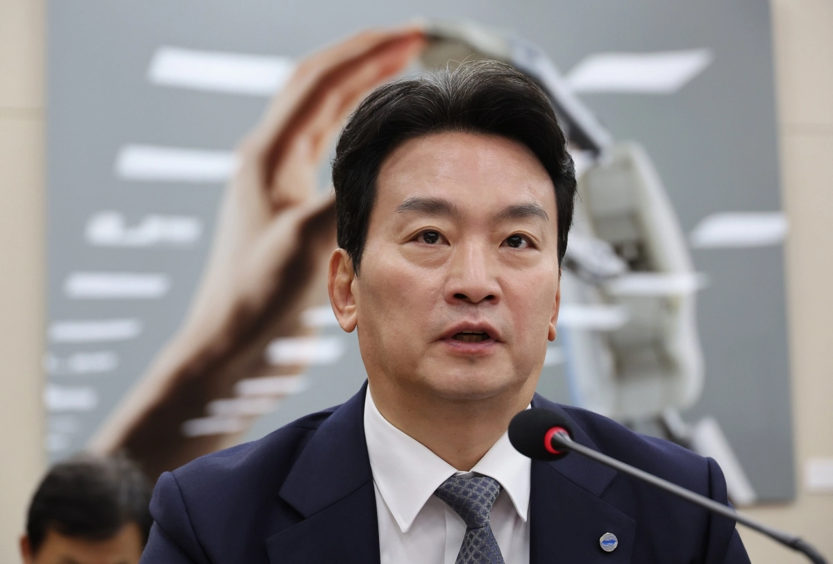 질의에 답변하는 박장범 KBS 사장