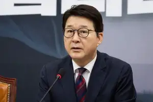 “뒤에서 비수…민주당·이재명식 정치” 신동욱, 대통령실 축하난 거절 왜
