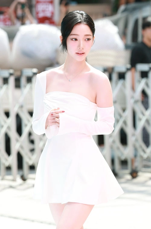 에스파 카리나가 27일 오후 서울 성동구 띵스플로우에서 열린 무신사 뷰티 페스타 개최 기념 행사에 참석하고 있다. 2025.8.27<br>뉴스1