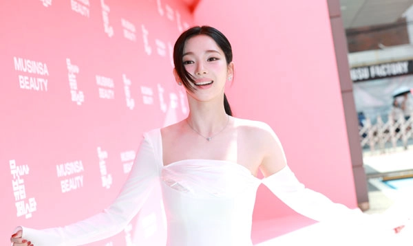 에스파 카리나가 27일 오후 서울 성동구 띵스플로우에서 열린 무신사 뷰티 페스타 개최 기념 행사에 참석하고 있다. 2025.8.27<br>뉴스1