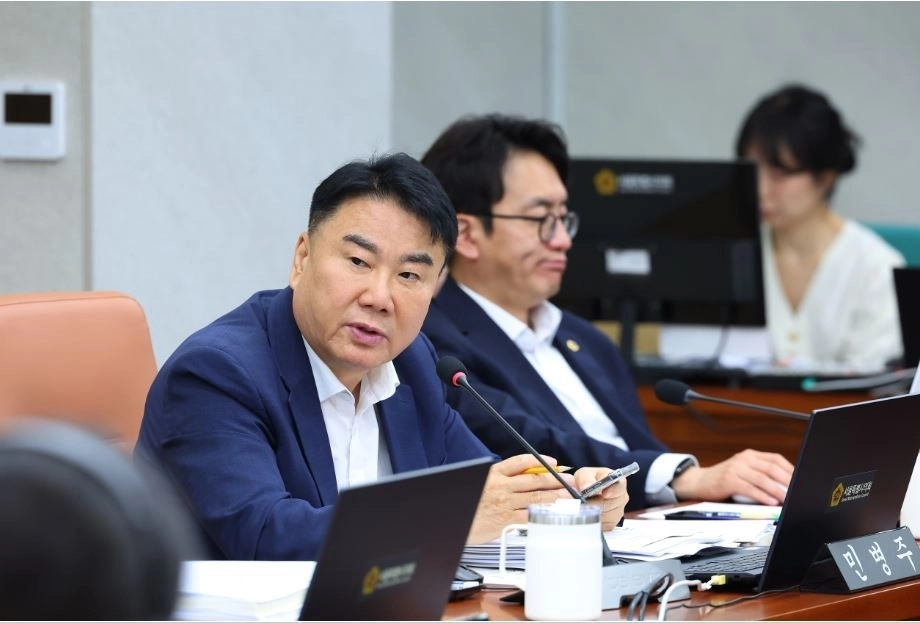 질의하는 민병주 의원