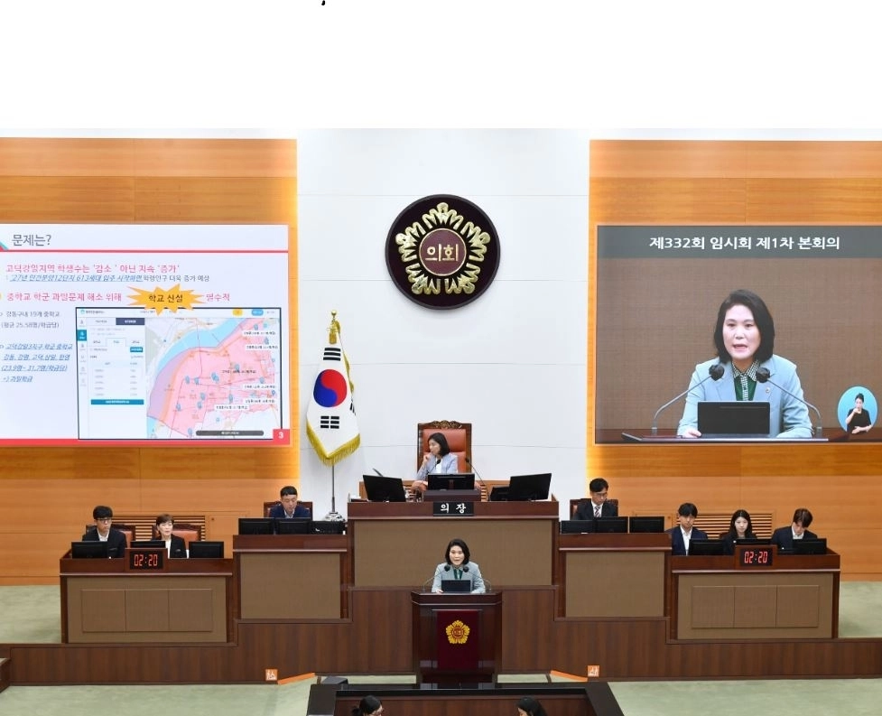 강현중학교 개교문제와 관련해 5분 자유발언을 하는 박춘선 의원