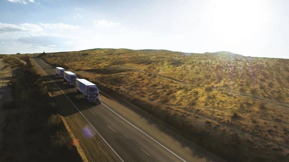 미국 캘리포니아 사막 지역에서 운송 중인 CJ대한통운 차량 모습. CJ대한통운 제공