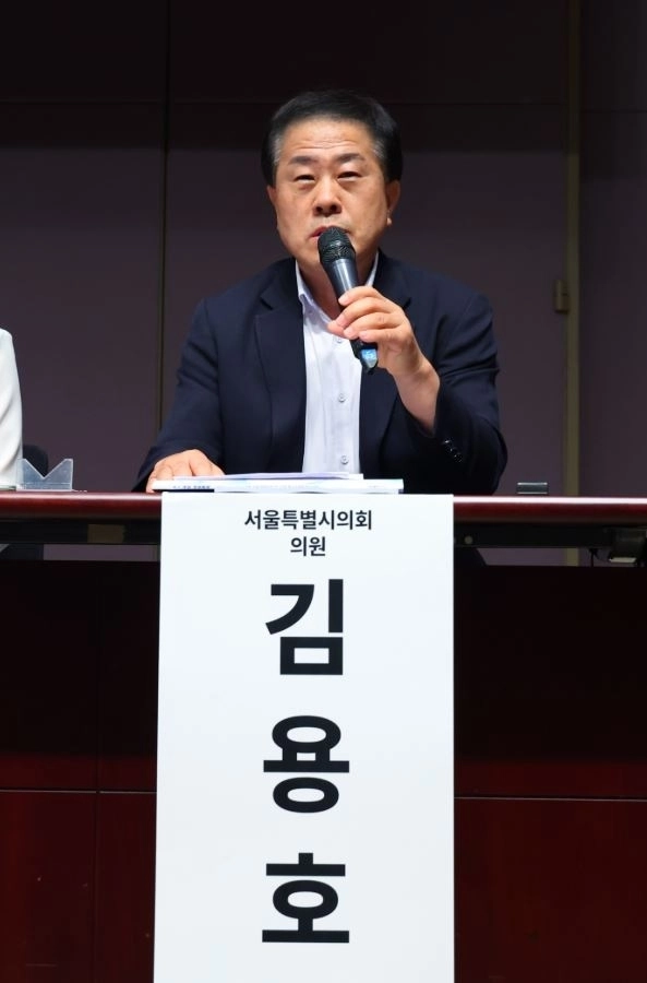 지난 26일 한국프레스센터 국제회의장(20층)에서 개최된 ‘AI 국민 대토론회’에 토론자로 참석한 김용호 의원이 발언하고 있다.