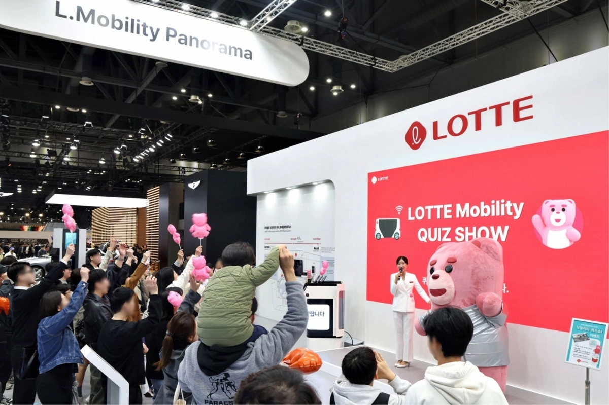 롯데가 지난 4월 ‘2025 서울모빌리티쇼’에 참가했다. 사진은 모빌리티쇼에서 선보인 롯데 부스 모습. 롯데 제공