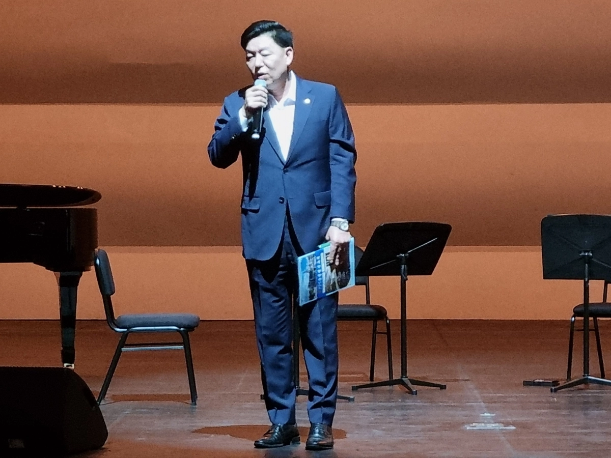 김정희 전남도의회  교육위원장이 ‘청소년과 함께하는 음악 여행 클래식 드림 콘서트’에서 인사말을 하고 있다.