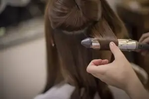 헤어제품 바르고 고데기…10분만 해도 폐에 유해물질 쌓인다