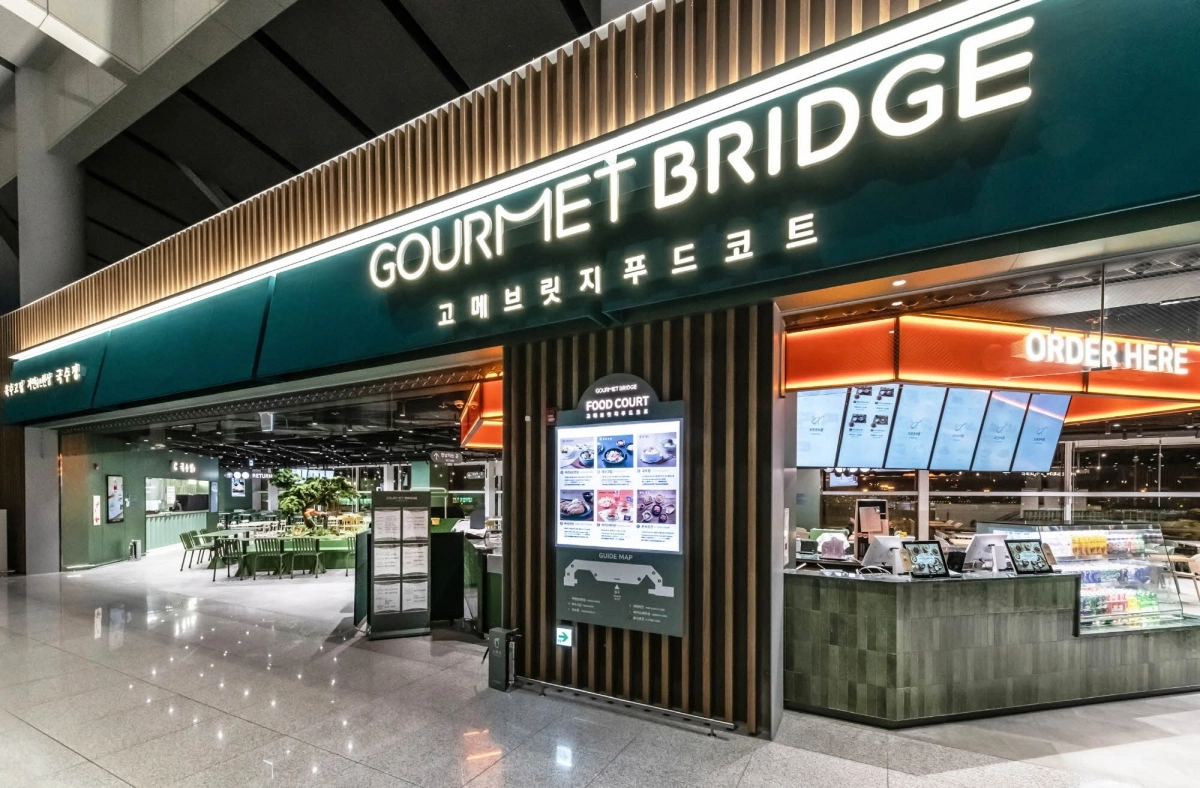 인천공항 푸드코트 고메브릿지. CJ프레시웨이 제공
