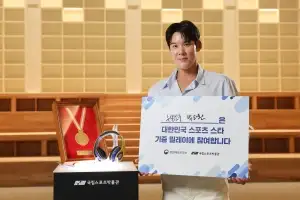 수영스타 박태환, 국립스포츠박물관에 세계선수권 금메달 기증